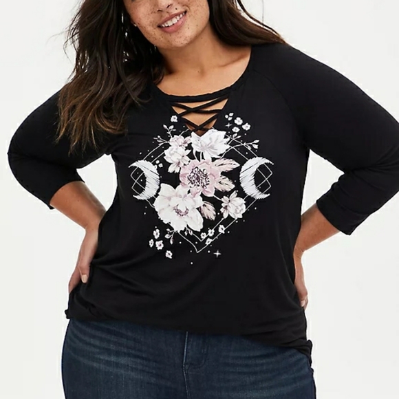 FLORAL MOON SLIM FIT LATTICE TEE - SUPER SOFT BLAC